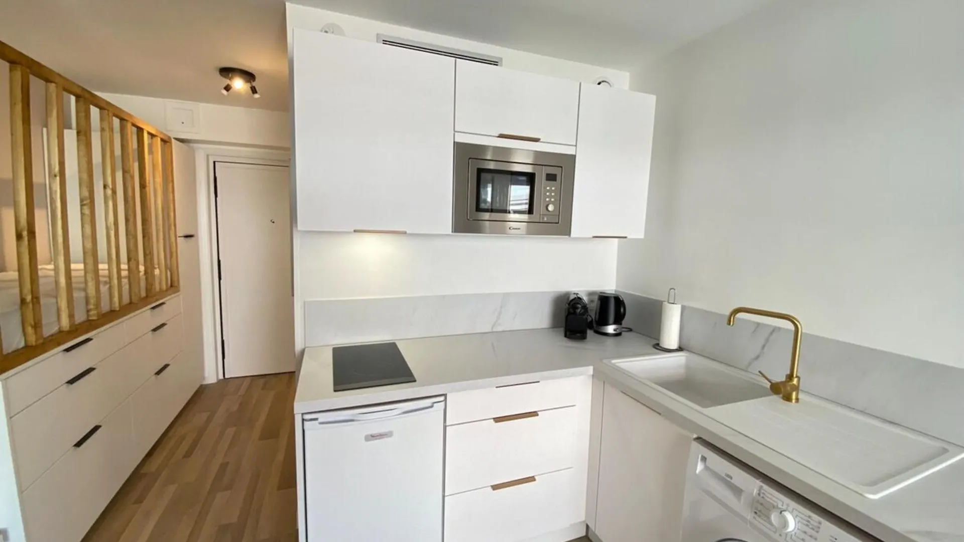 06Ai - Beautiful Renovated Studio - Sea And Pool View Vallauris Apartment
