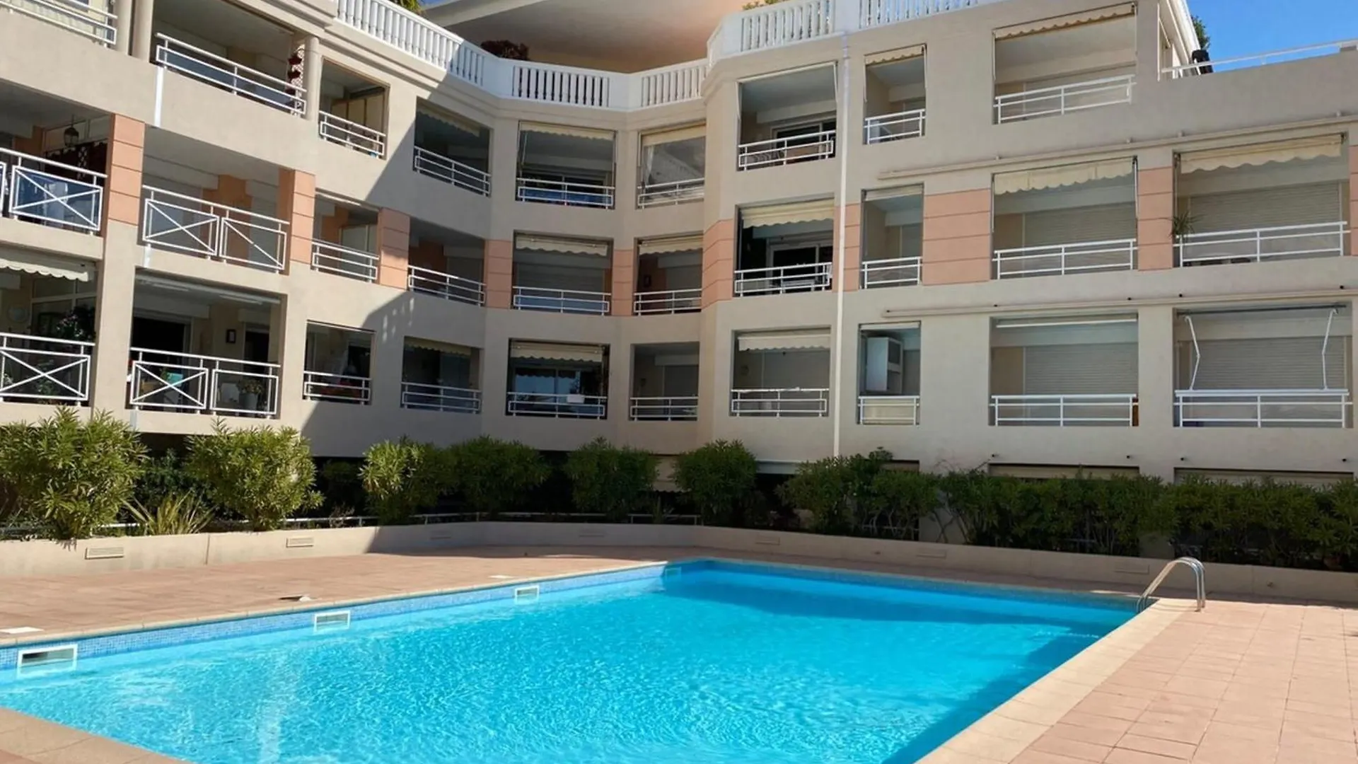 06Ai - Beautiful Renovated Studio - Sea And Pool View Vallauris