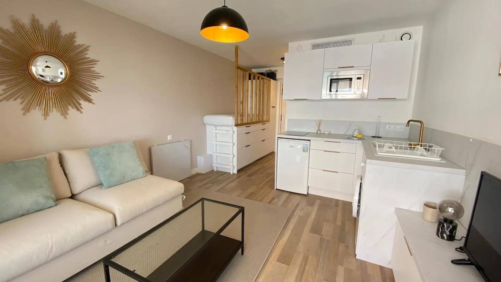 06Ai - Beautiful Renovated Studio - Sea And Pool View location