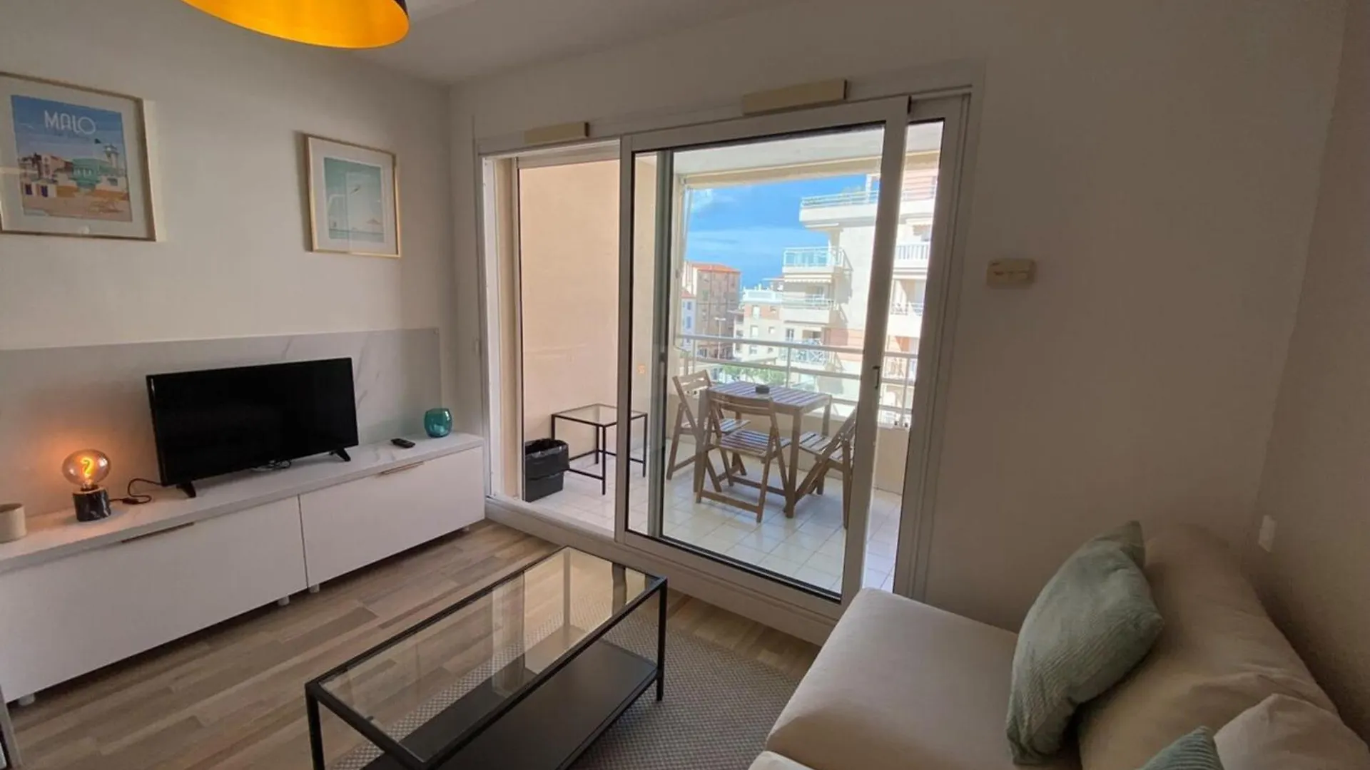 06Ai - Beautiful Renovated Studio - Sea And Pool View Vallauris 0*,  France