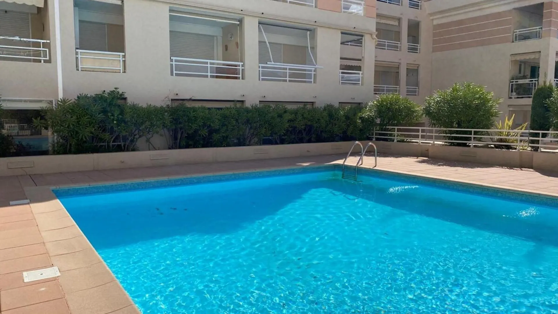 06Ai - Beautiful Renovated Studio - Sea And Pool View Vallauris 0*,  France